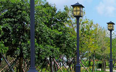 太阳能托喀依乡庭院灯价格为何差三倍？关键看这几点